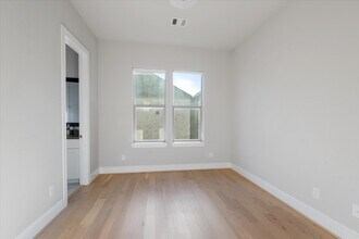 1005 St Charles St in Houston, TX - Building Photo - Building Photo