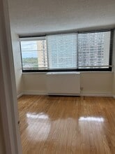 2 Bay Club Dr in Queens, NY - Building Photo - Building Photo