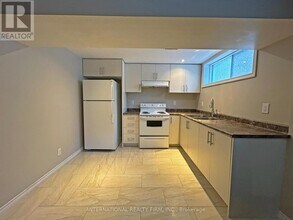 63 Centre St E in Richmond Hill, ON - Building Photo - Building Photo