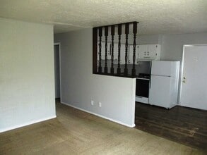 202 W Shelbourne Dr in Normal, IL - Building Photo - Building Photo