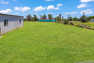 106 Co Rd 5600 in Castroville, TX - Building Photo - Building Photo