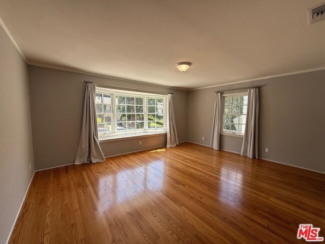property at 2515 Canyon Dr