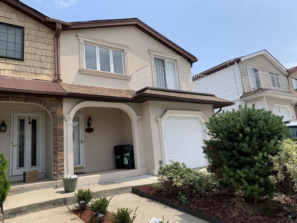 459 Klondike Ave in Staten Island, NY - Building Photo
