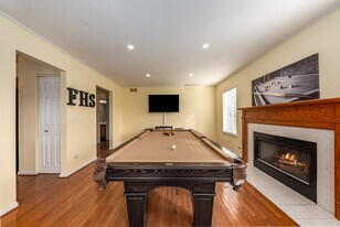 2484 Warm Springs Ln, Unit SI ID1285077P in Naperville, IL - Building Photo