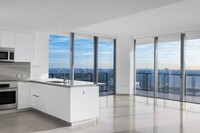 88 SW 7th St, Unit #3302 in Miami, FL - Foto de edificio - Building Photo