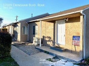 17009 Crenshaw Blvd in Torrance, CA - Foto de edificio - Building Photo