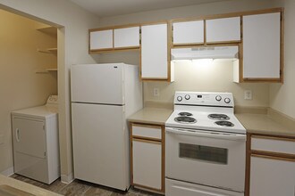 WESTBURY APARTMENTS in Beaverton, OR - Building Photo - Interior Photo
