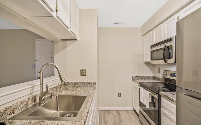 8612 Shadwell Dr, Unit 52 in Alexandria, VA - Building Photo - Building Photo