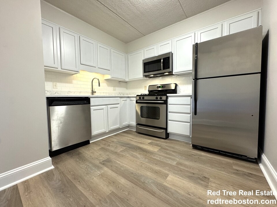 1500 Worcester Rd in Framingham, MA - Building Photo