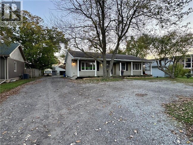 2575 Binbrook Rd in Hamilton, ON - Building Photo - Building Photo