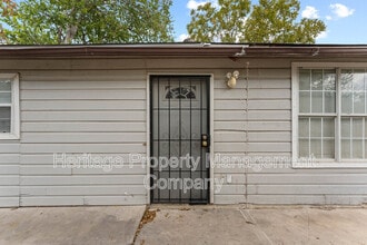 315 Pool Dr in San Antonio, TX - Building Photo - Building Photo