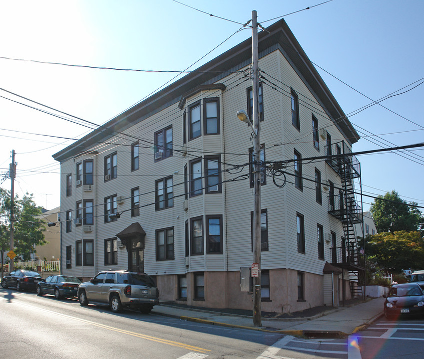 28 Chestnut St in Tarrytown, NY - Building Photo