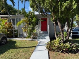 2740 SW 32nd Ave, Unit 2740 in Miami, FL - Building Photo