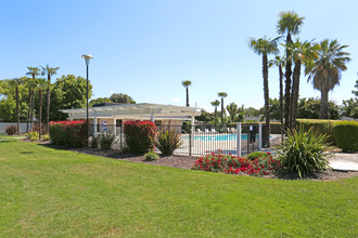 Garden East Apartments in Modesto, CA - Foto de edificio - Building Photo