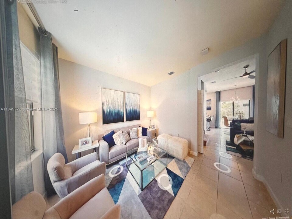 11817 SW 246th St in Princeton, FL - Building Photo