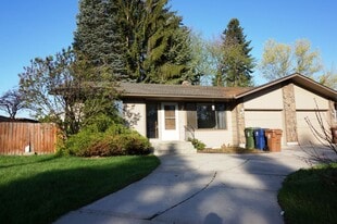 9617 N Indian Trail Rd in Spokane, WA - Building Photo