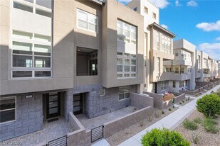 667 Grey Saker St in Las Vegas, NV - Building Photo