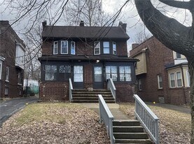 3242 Sycamore Rd in Cleveland Heights, OH - Building Photo