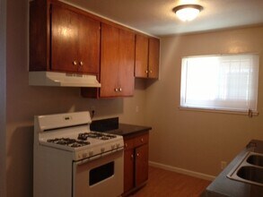 1632-1634 99th Ave in Oakland, CA - Building Photo - Building Photo