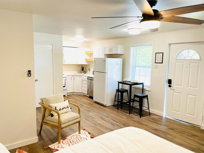 626 Jack Stephens Dr in Little Rock, AR - Foto de edificio - Building Photo