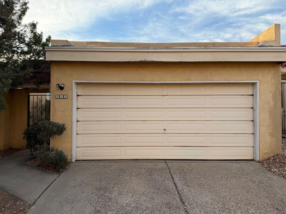 511 Pinon Creek Rd SE in Albuquerque, NM - Building Photo