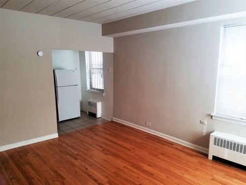 1360 W Touhy Ave-Unit -102 in Chicago, IL - Building Photo - Building Photo