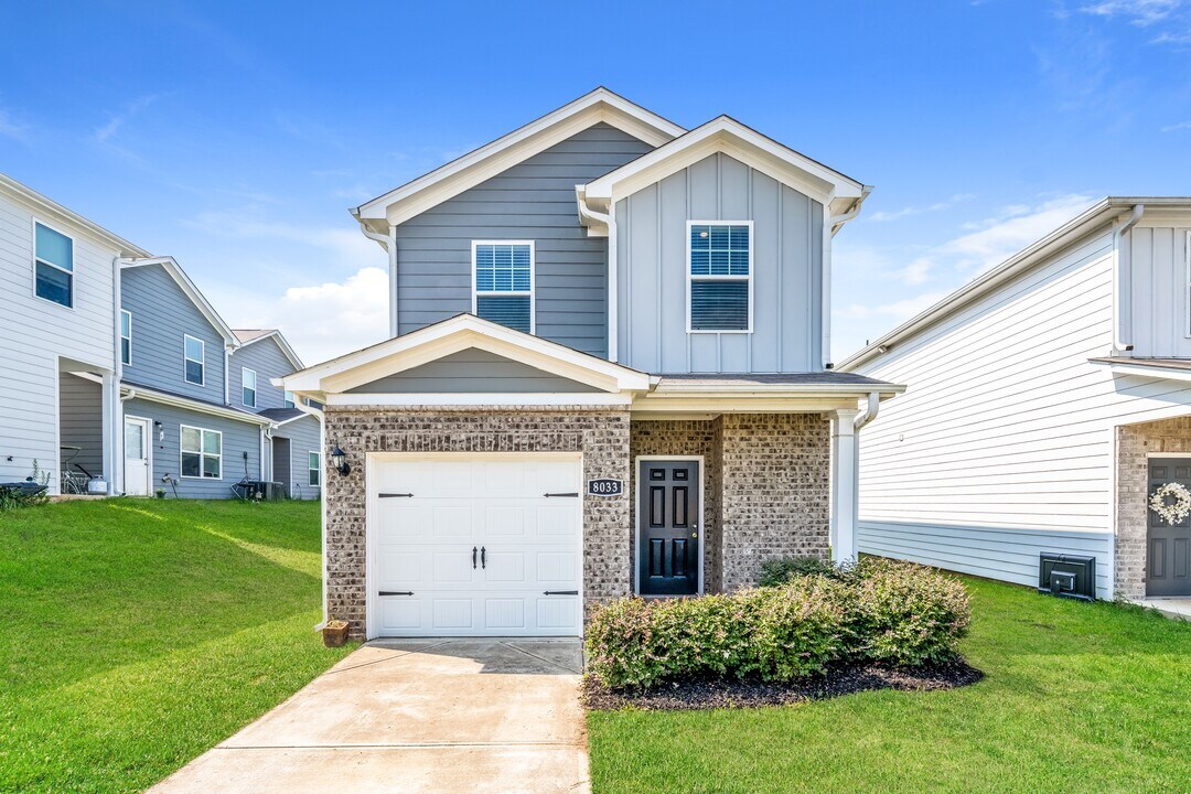 8033 Hagood St in Pell City, AL - Foto de edificio