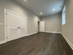 1730 W. Greenleaf Ave in Chicago, IL - Building Photo - Building Photo