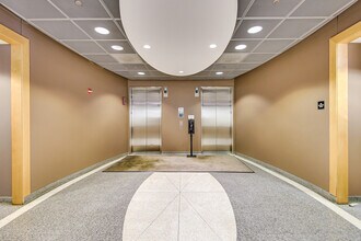 720 N Larrabee St, Unit 902 in Chicago, IL - Foto de edificio - Building Photo