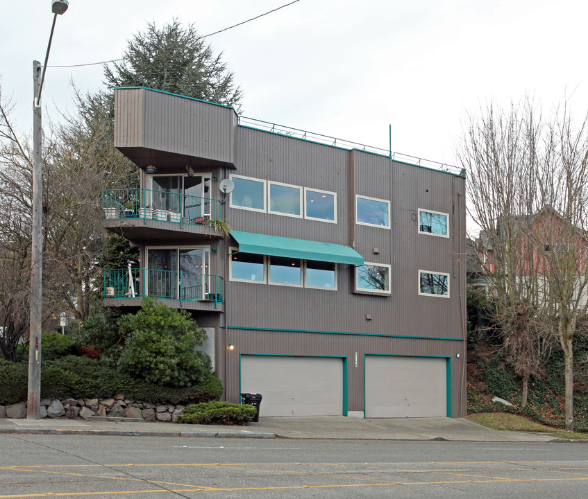 3806 Whitman Ave in Seattle, WA - Building Photo