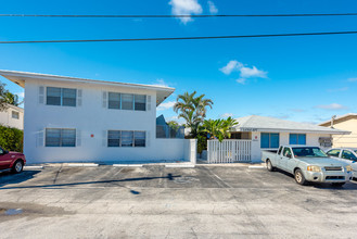 Lanai 19 Apartments in Oakland Park, FL - Building Photo - Primary Photo