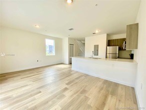 171 NW 158th St-Unit -3 in Miami, FL - Foto de edificio - Building Photo