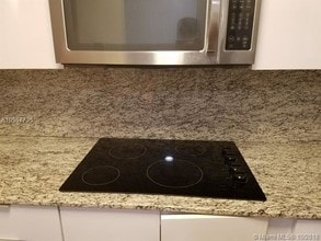 546 SW 1st St-Unit -204 in Miami, FL - Building Photo - Building Photo