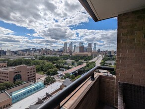 110 1st Ave NE, Unit Furnished Condo w parking in Minneapolis, MN - Foto de edificio - Building Photo