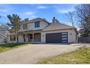 10427 Brown Farm Cir in Eden Prairie, MN - Building Photo - Building Photo