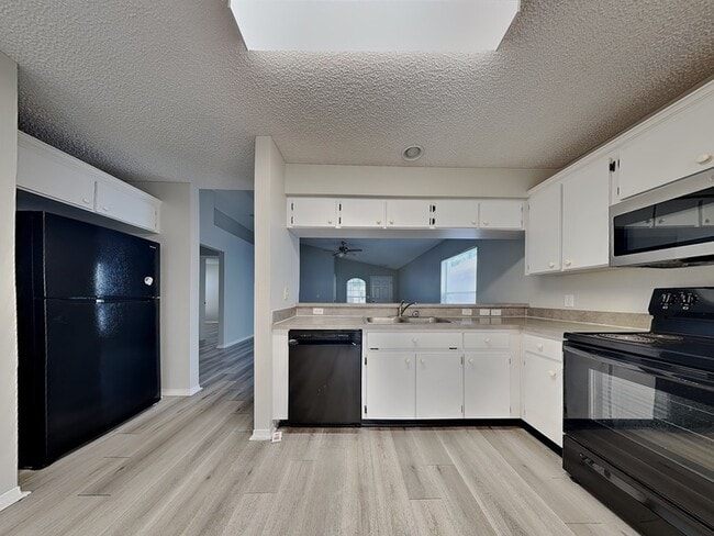 8904 Bridgeford Oaks Dr in Tampa, FL - Building Photo - Building Photo