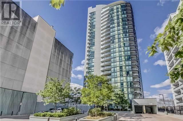 5740 Yonge St in Toronto, ON - Building Photo