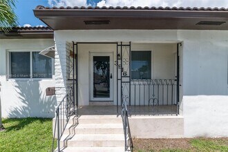 3916 SW 58th Ave in Miami, FL - Building Photo - Building Photo