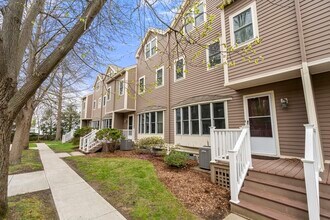 6 Locust Ln in Watertown, MA - Building Photo - Building Photo