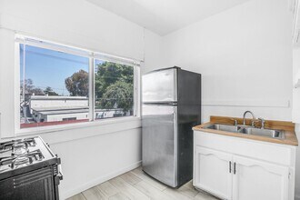 5251 Main St in Los Angeles, CA - Building Photo - Building Photo