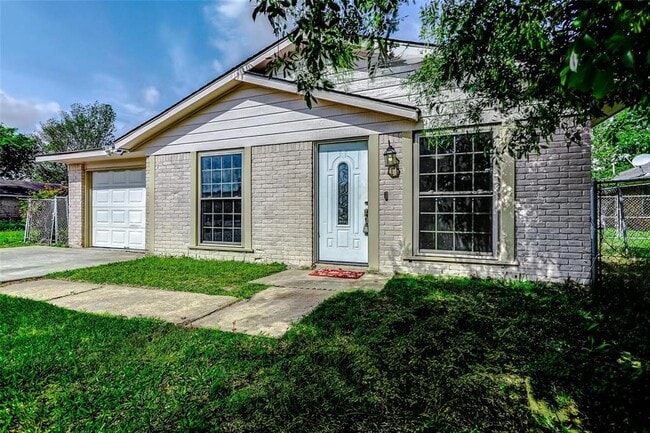 501 N 11th St in La Porte, TX - Building Photo - Building Photo