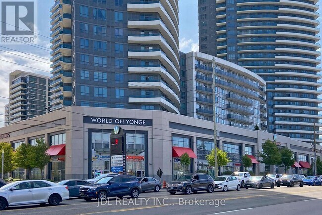 7171-7171 Yonge St in Markham, ON - Building Photo - Building Photo