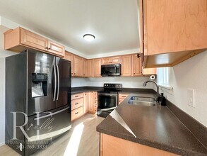 6720 Helena Dr NE in Bremerton, WA - Building Photo - Building Photo