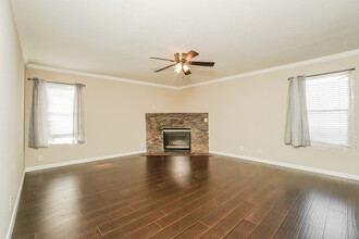 7831 Braun Bend in San Antonio, TX - Building Photo - Building Photo