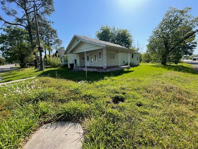 1300 18th St in Port Arthur, TX - Building Photo - Building Photo