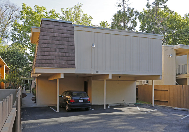 2114 H St in Sacramento, CA - Foto de edificio - Building Photo