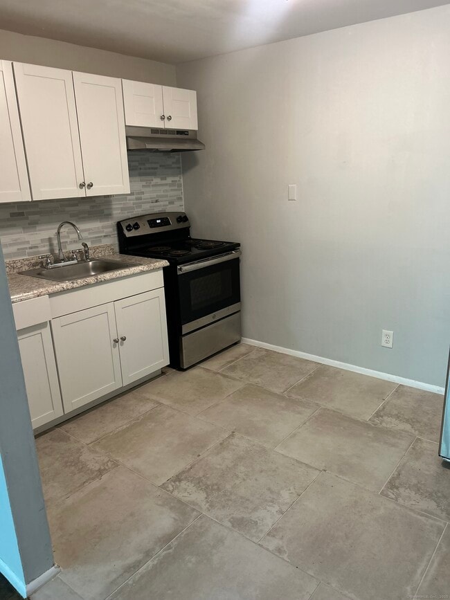 10 Highland St in West Haven, CT - Building Photo - Building Photo