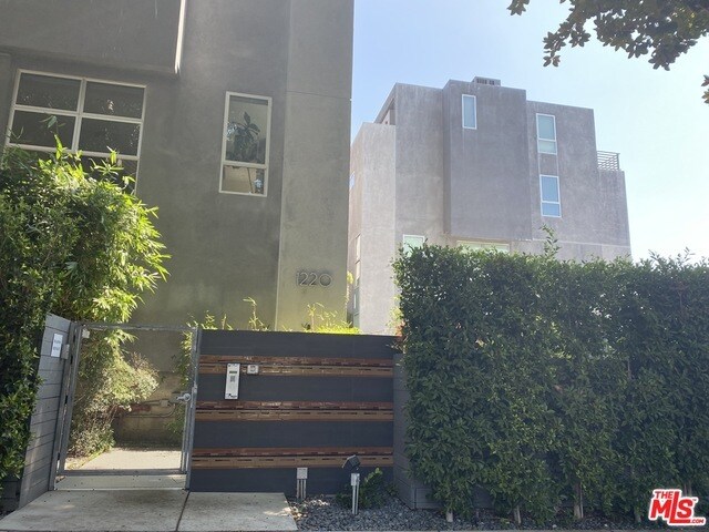 1220 N Orange Grove Ave-Unit -11 in West Hollywood, CA - Building Photo