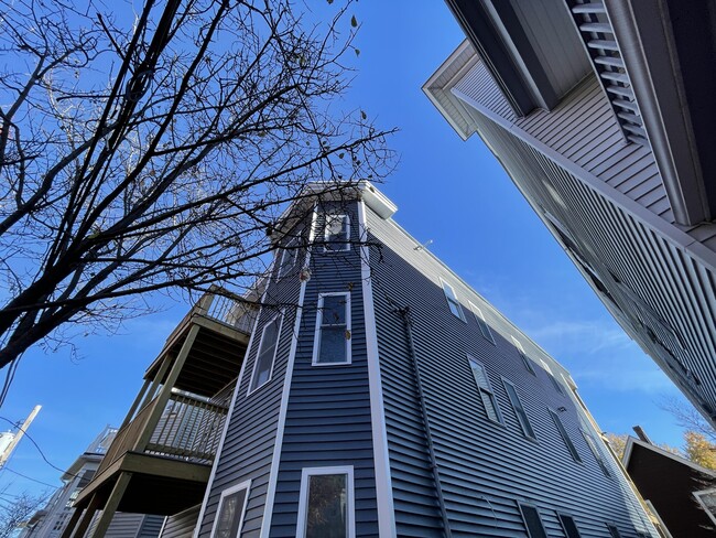 15 Harold St, Unit #3 in Somerville, MA - Foto de edificio - Building Photo