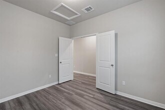 528 Loriner Wy in Liberty Hill, TX - Building Photo - Building Photo